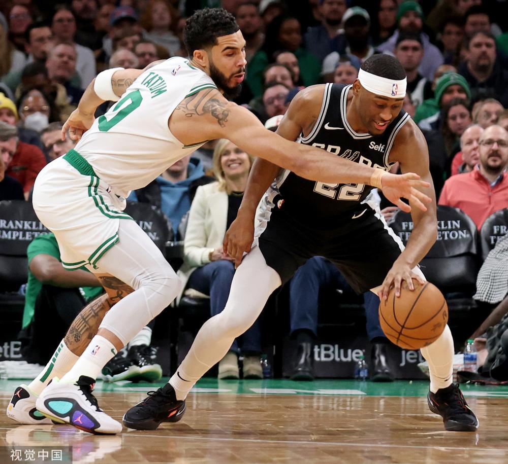 这位备受瞩 这位备受瞩